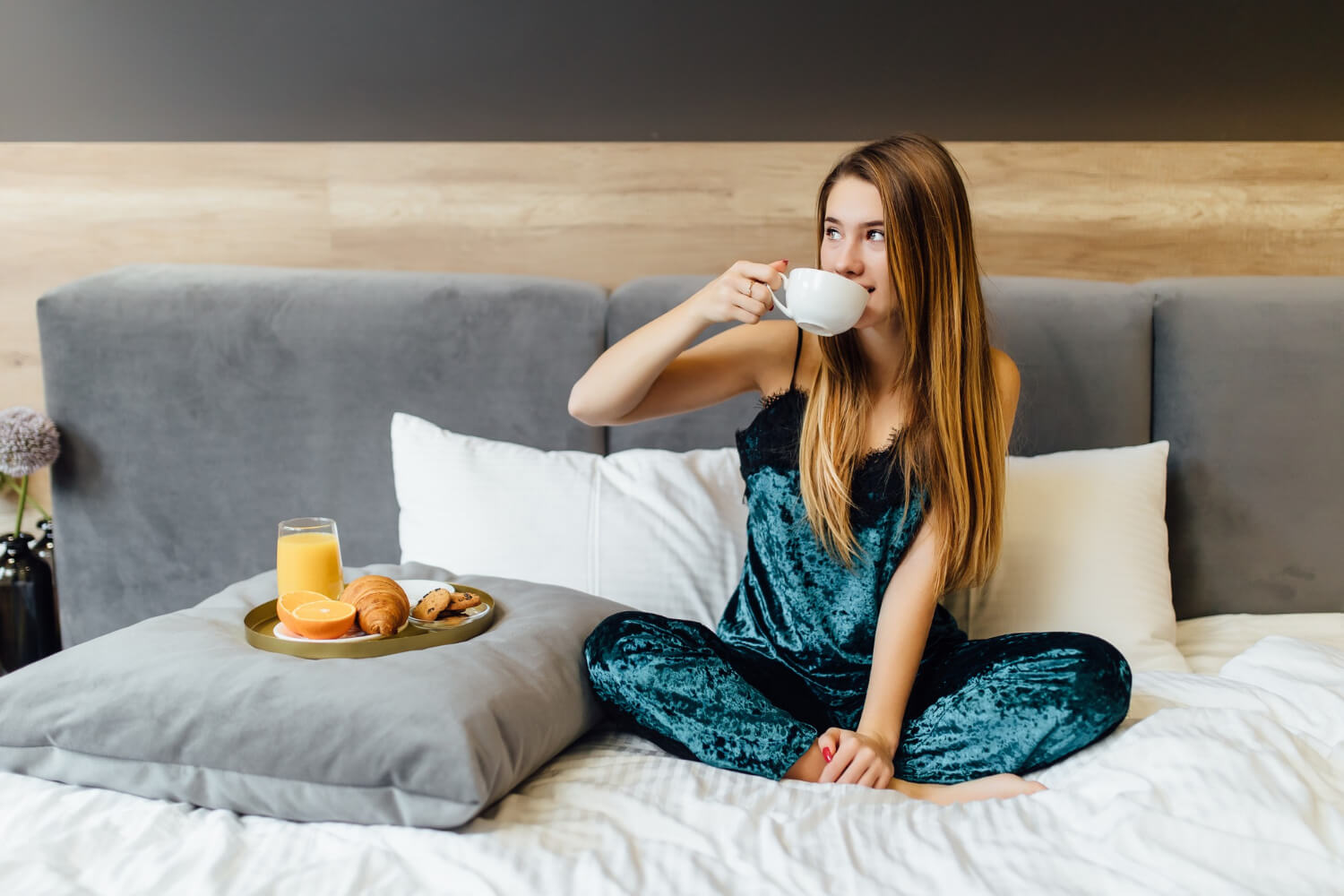 We Asked Dietitians What to Drink Before Bed for Better Sleep—They All Said the Same Thing